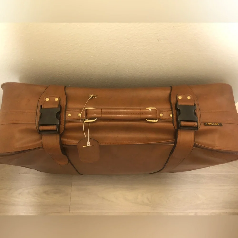 VINTAGE BRAND LUGGAGE 🧳